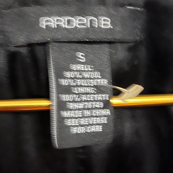 Wool Navy Blue 3/4 Sleeve 3-button Lined pleated jacket - Picture 4 of 4